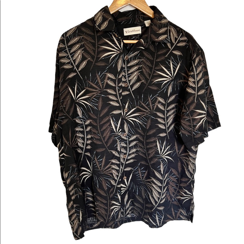 Men’s Casual Dress Shirt. Size Large.